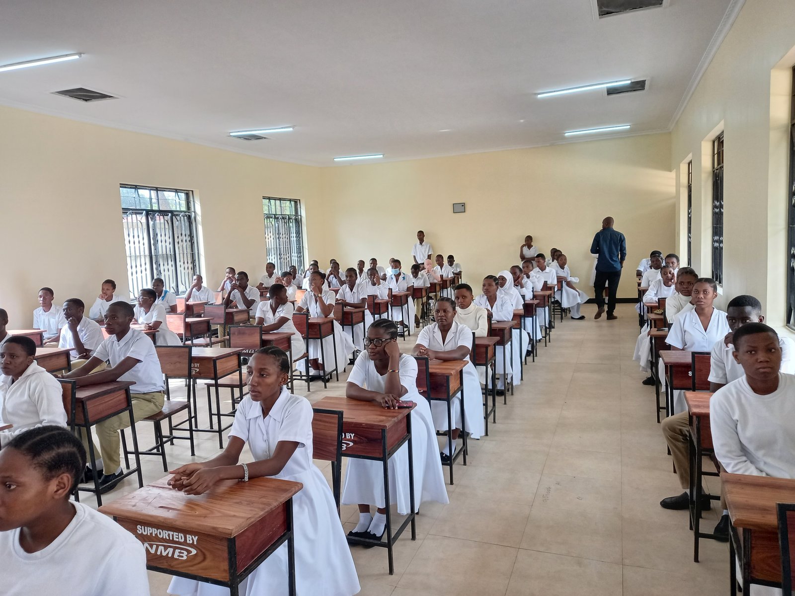 Students in a 102-classroom built by CSSC in collaboration with Action Medeor through a financial support from Sartorius.