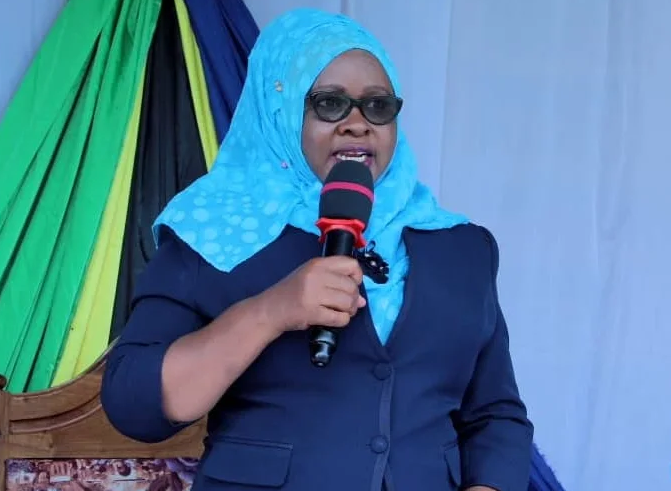 Katavi Regional Commissioner, Hon. Mwanamvua Mrindoko addressing the students and participants during the handover event.